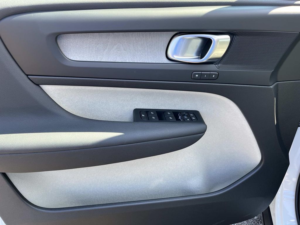 2026 Volvo XC40 Plus - Photo 23