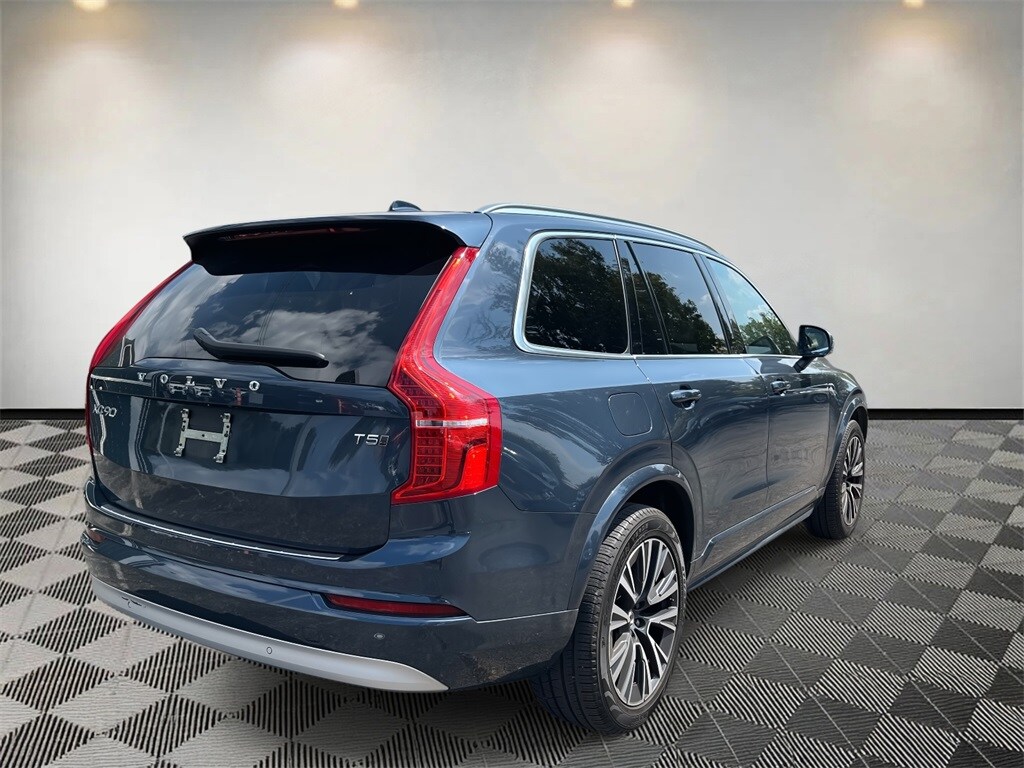 2022 Volvo XC90 T5 AWD Momentum photo 2