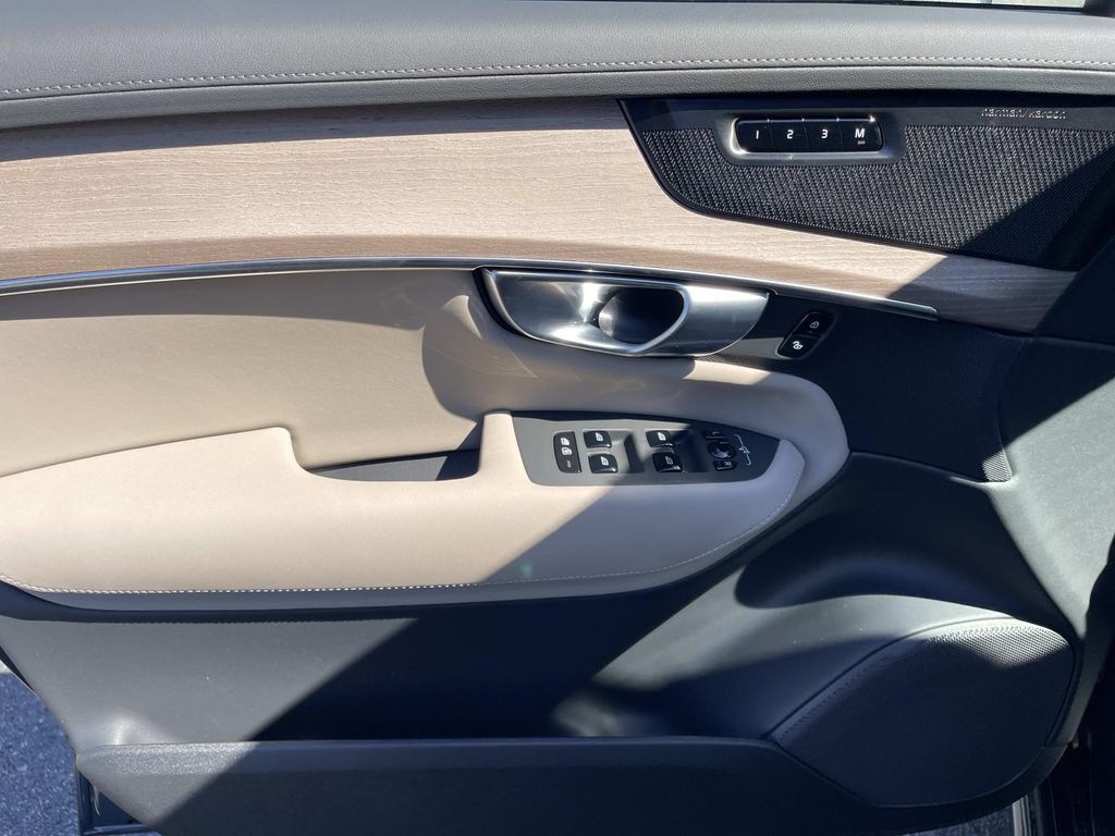 2026 Volvo XC90 Plus - Photo 23