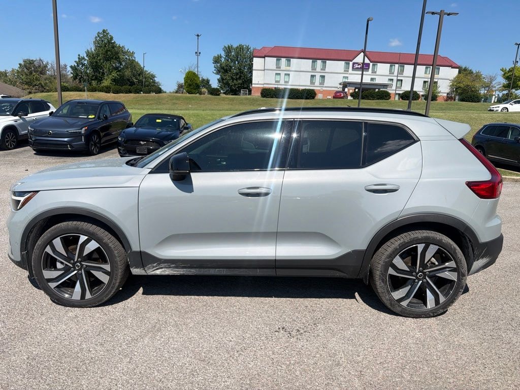 Used 2024 Volvo XC40 B5 Ultimate Dark SUV