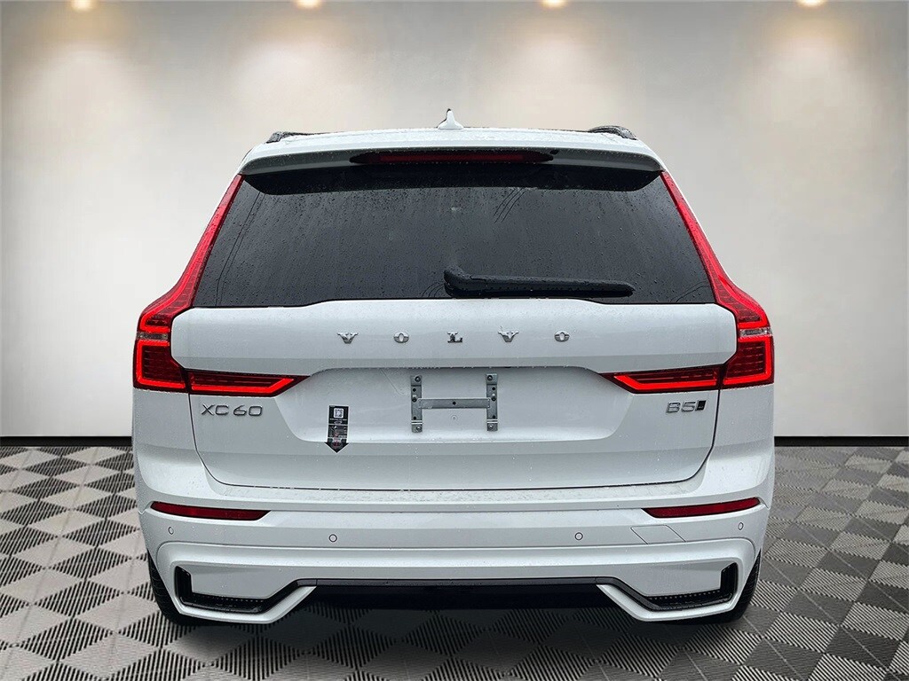 2025 Volvo XC60 B5 Core photo 4