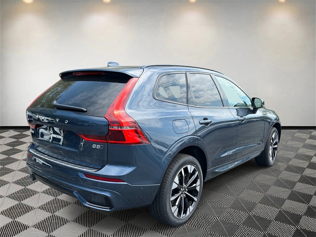 2026 Volvo XC60 B5 Plus photo 3