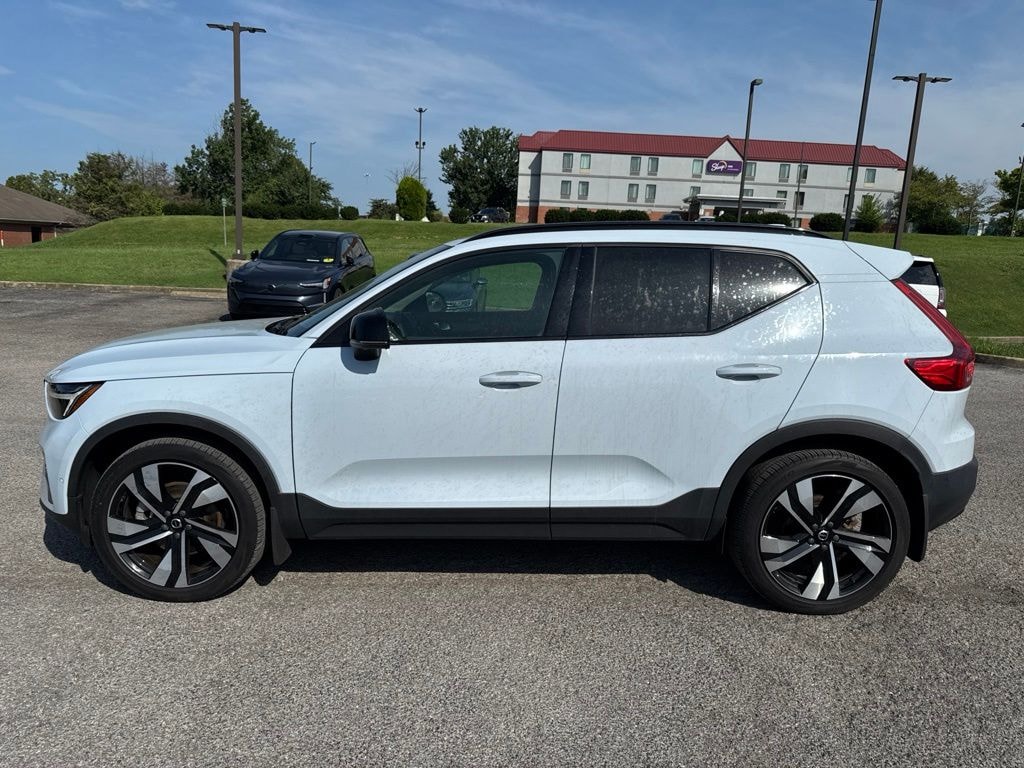 Certified 2024 Volvo XC40 B5 Plus Dark SUV