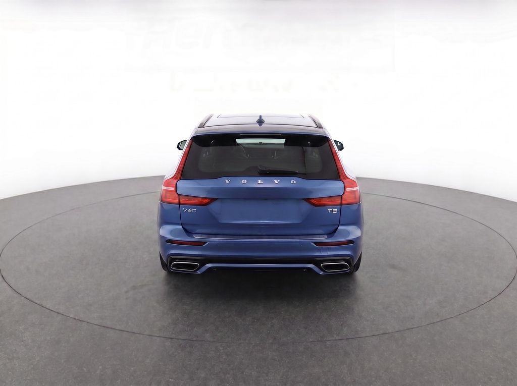 2021 Volvo V60 R-Design - Photo 7