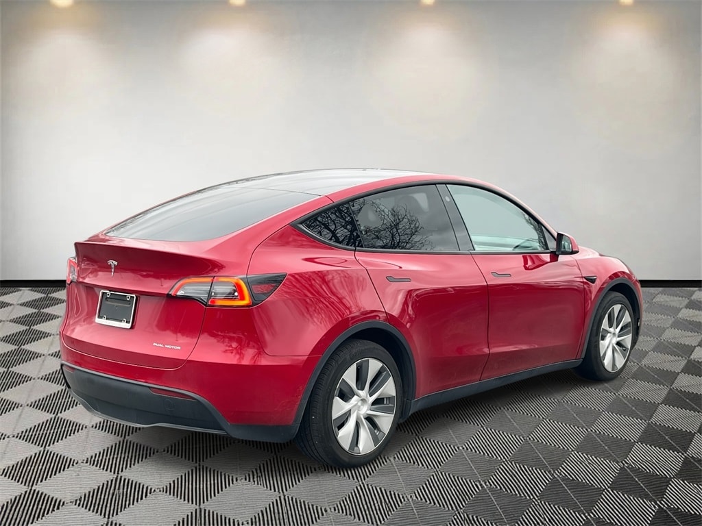 Used 2021 Tesla Model Y Long Range with VIN 5YJYGDEE3MF064163 for sale in Northfield, Minnesota
