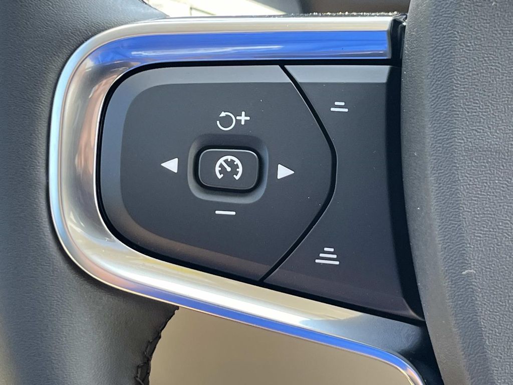 2026 Volvo XC40 Plus - Photo 30