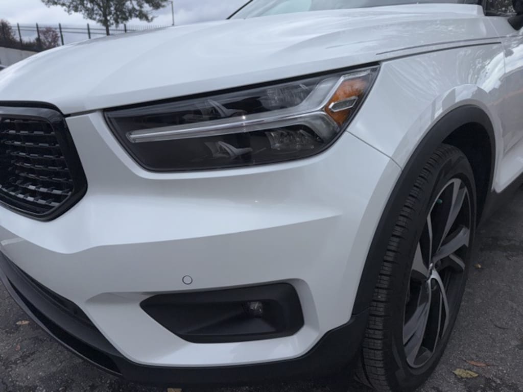 Certified 2022 Volvo XC40 T5 AWD R-Design SUV