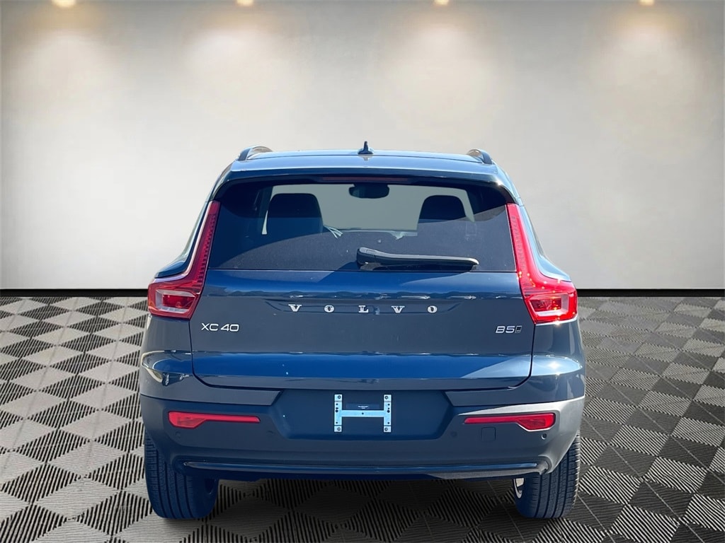 New 2026 Volvo XC40 B5 Ultra SUV