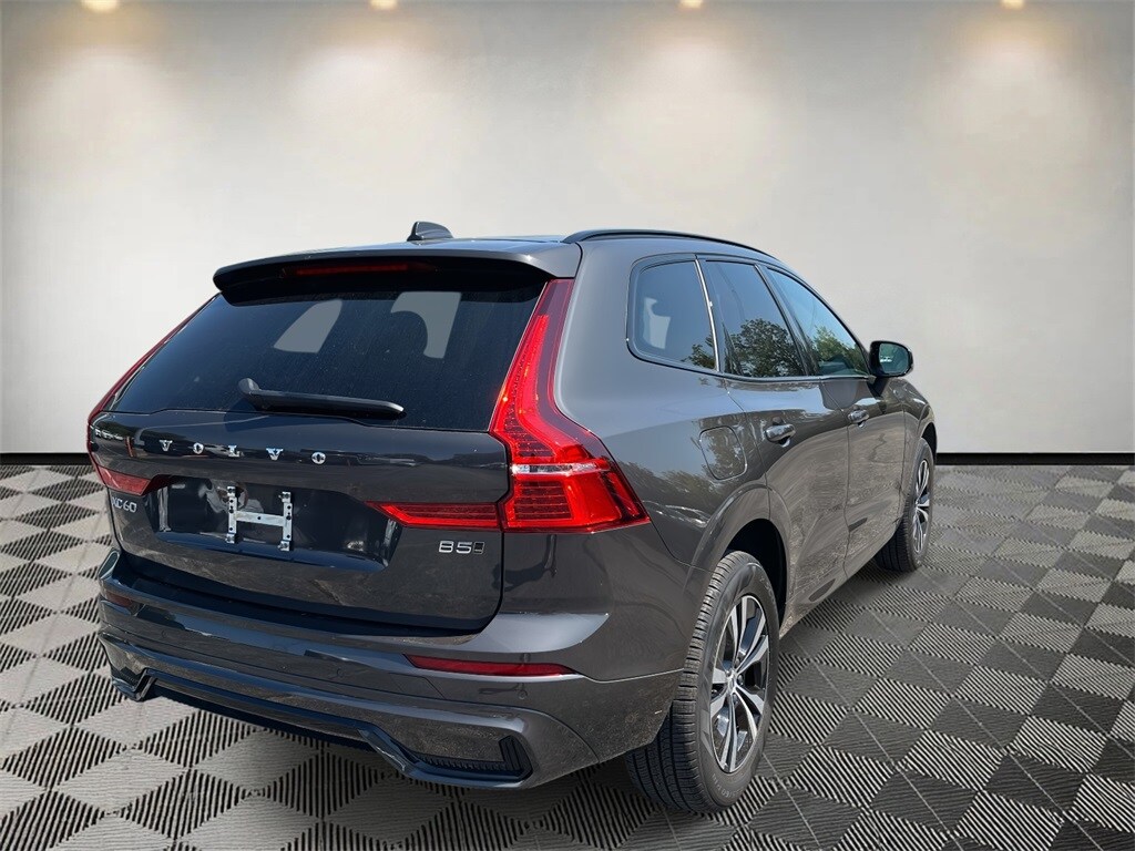 2025 Volvo XC60 B5 Core photo 3