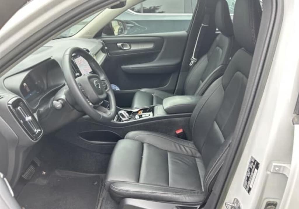 Used 2023 Volvo XC40 B5 AWD Plus Dark SUV