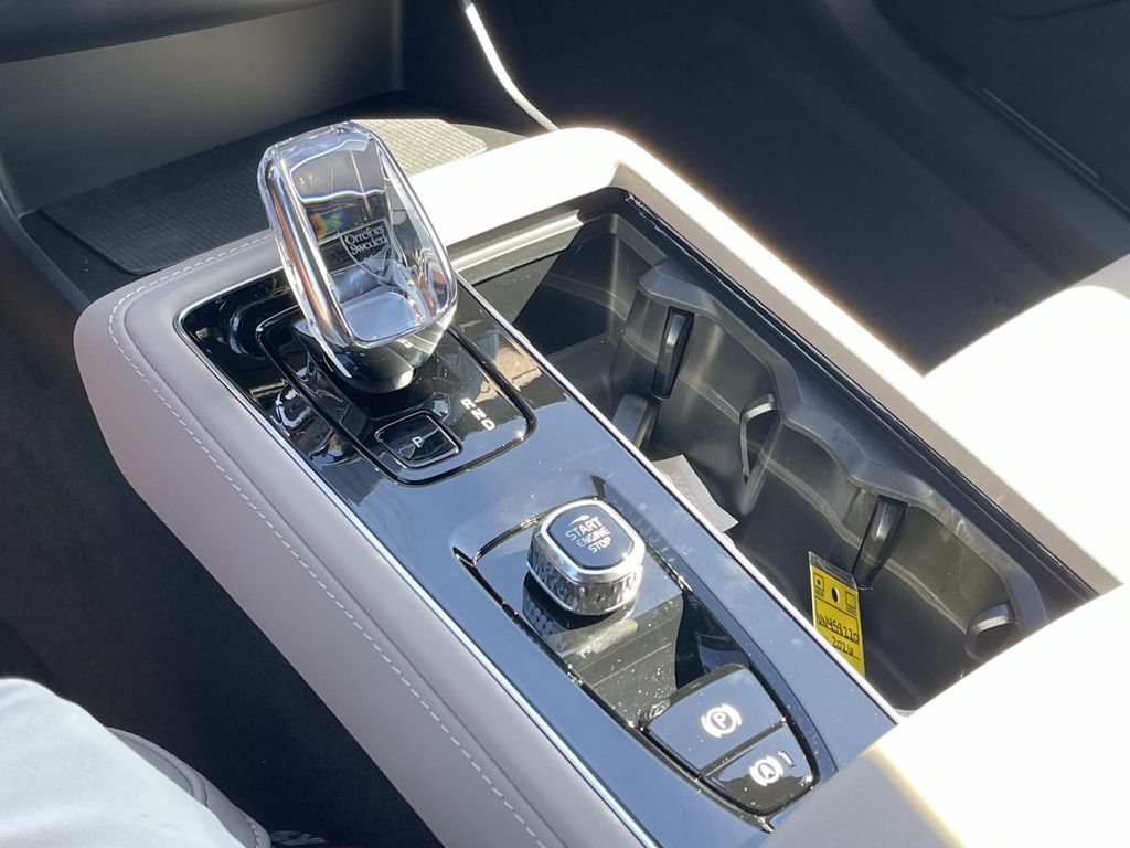 2026 Volvo XC90 Plus - Photo 31