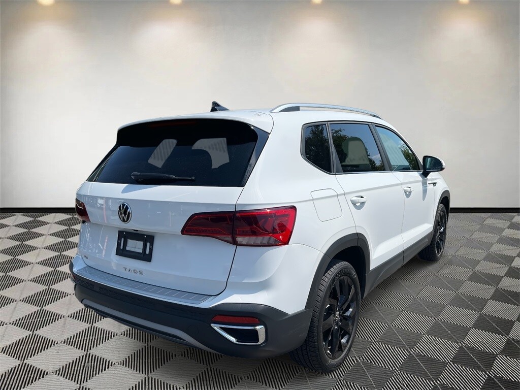 2023 Volkswagen Taos SE photo 2
