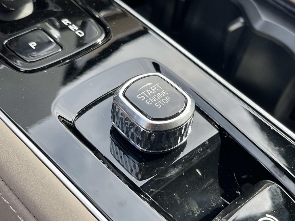 2026 Volvo XC90 Plus - Photo 31