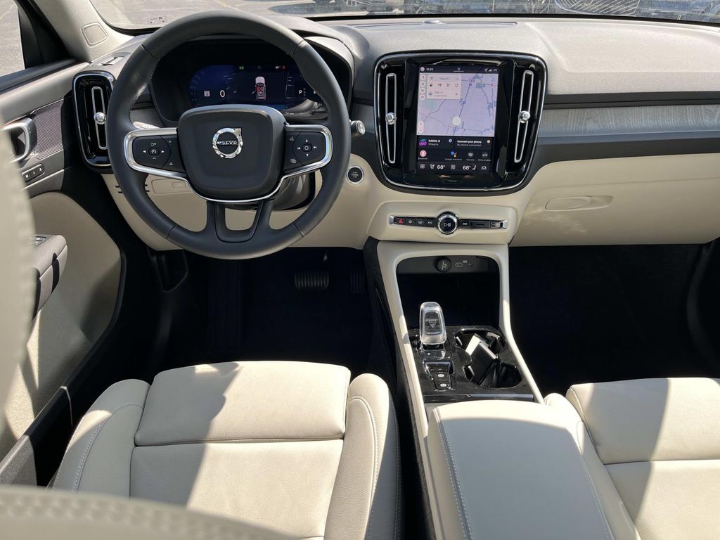 2026 Volvo XC40 Plus - Photo 14