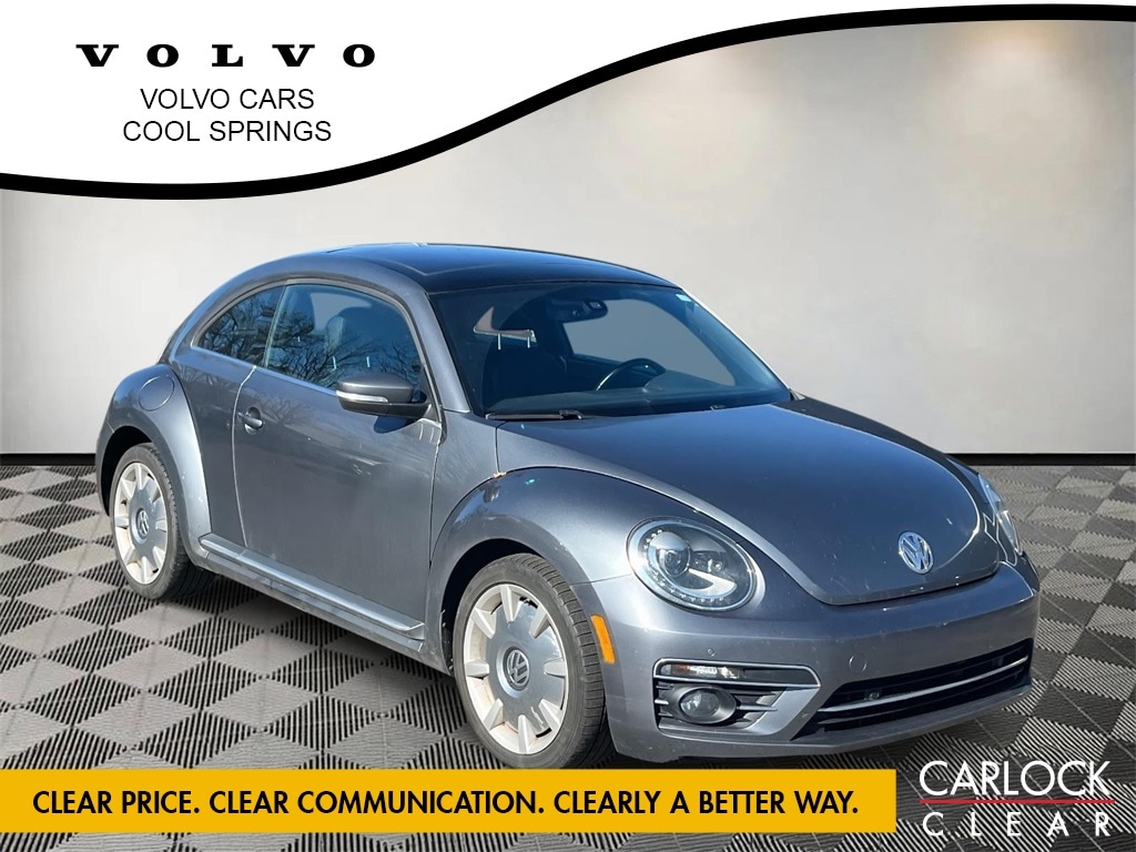 2019 Volkswagen Beetle SE's photo