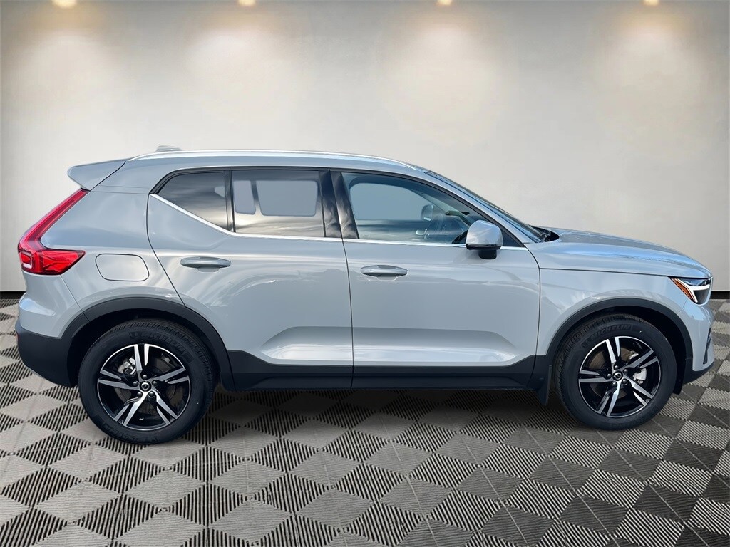 Certified 2025 Volvo XC40 B5 Core Bright Theme SUV