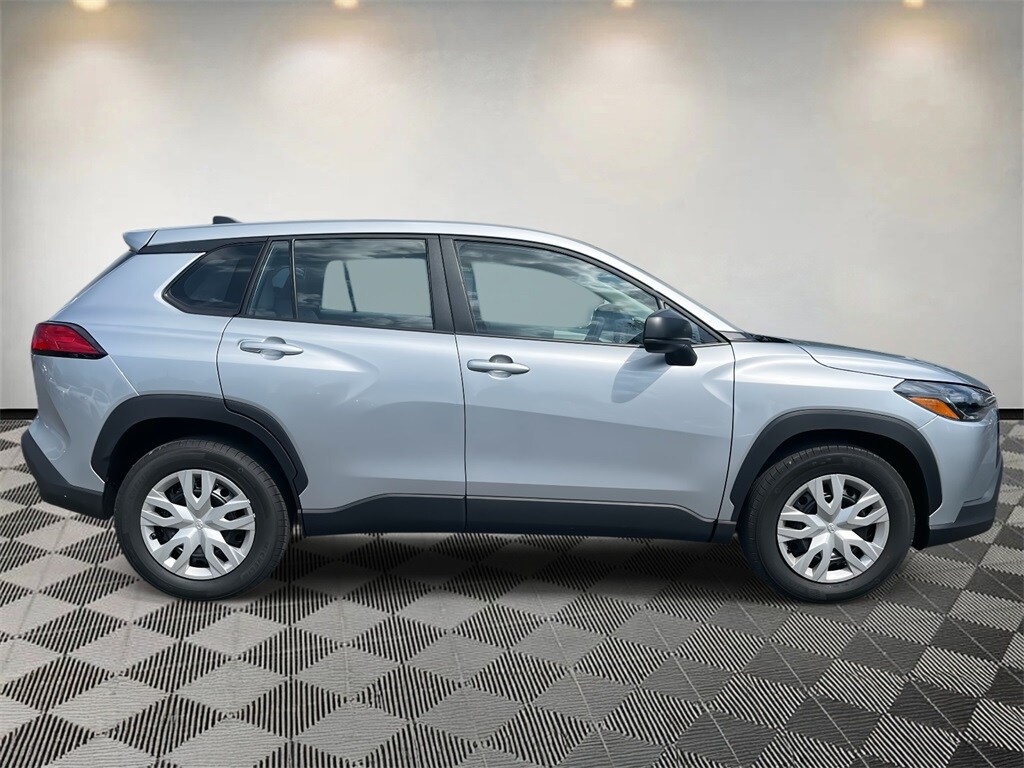 2025 Toyota Corolla Cross L photo 2