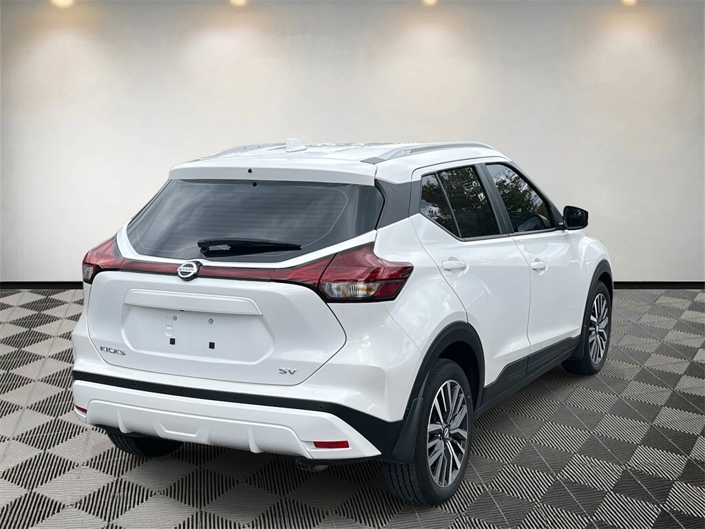 2021 Nissan Kicks SV photo 2