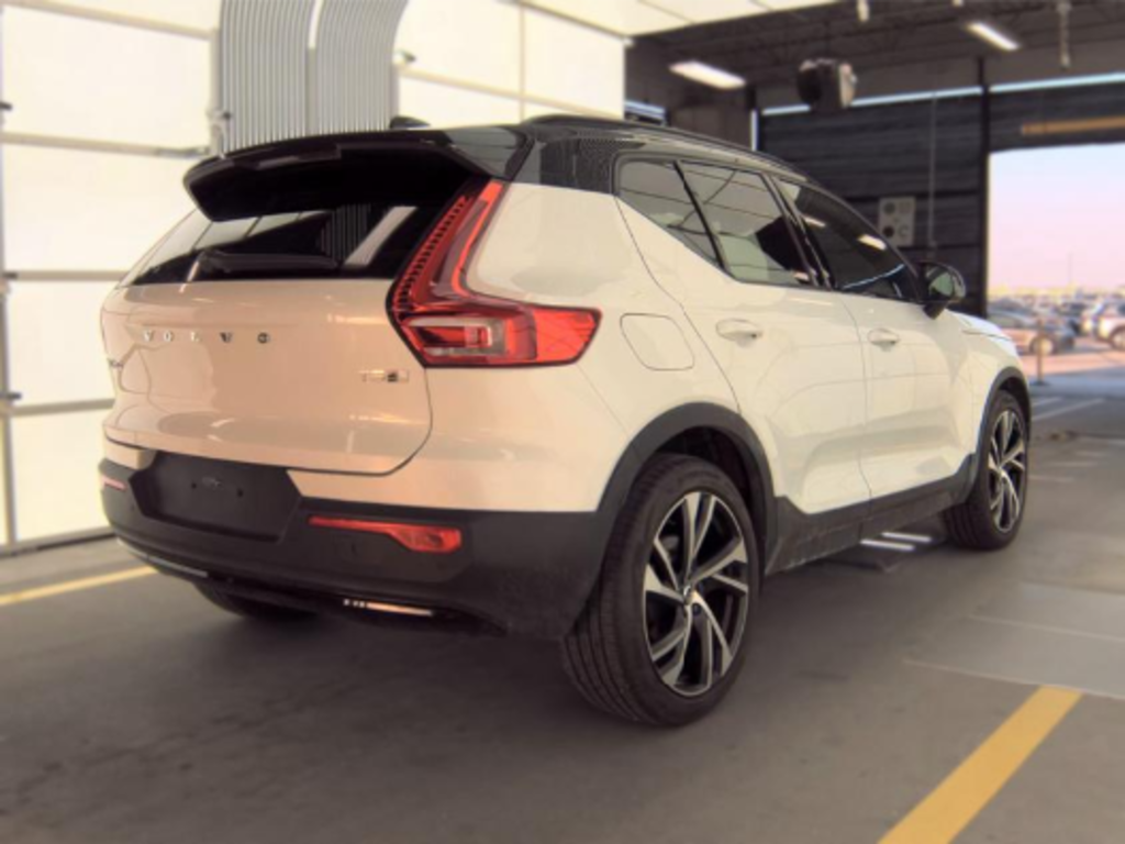Certified 2022 Volvo XC40 T5 AWD R-Design SUV
