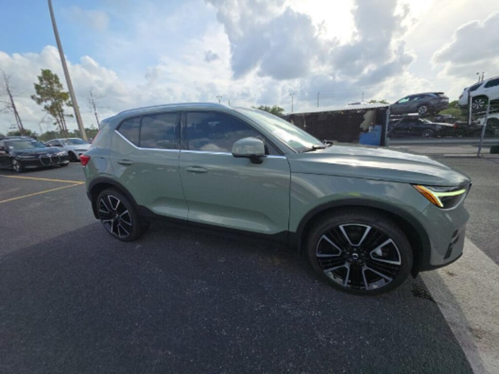 Used 2024 Volvo XC40 B5 Plus Bright SUV