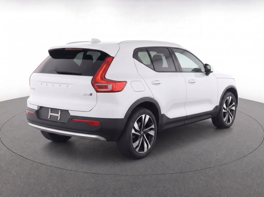 Certified 2024 Volvo XC40 B5 Plus Bright SUV