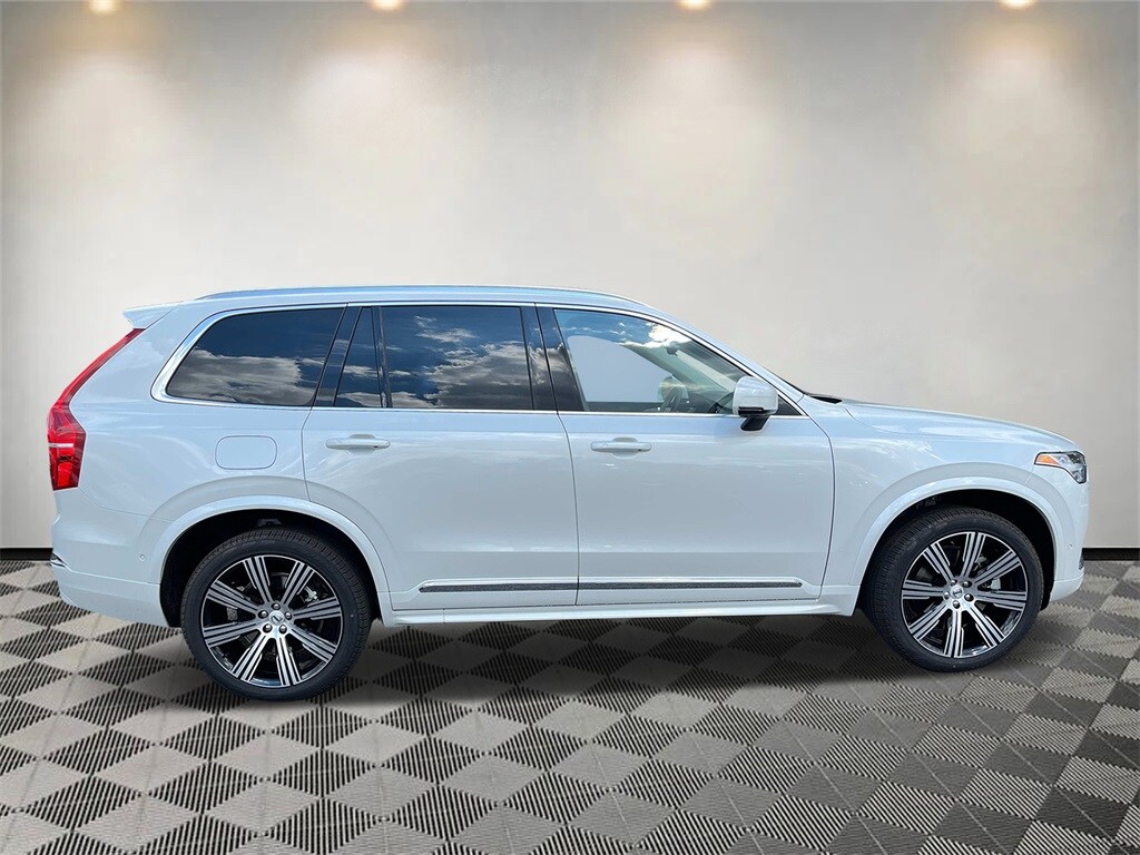2025 Volvo XC90 T8 Plus photo 2