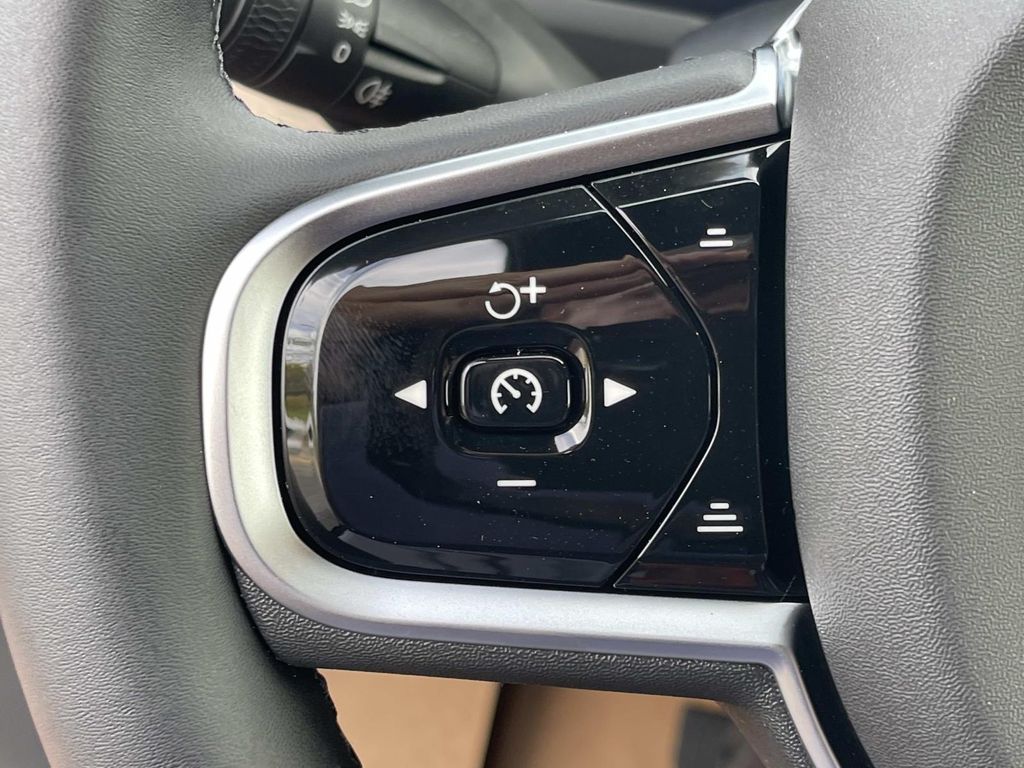 2026 Volvo XC90 Plus - Photo 32