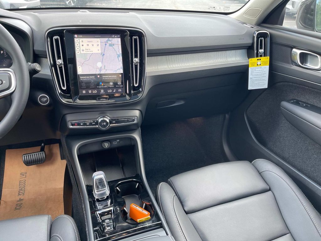 2026 Volvo XC40 Plus - Photo 14
