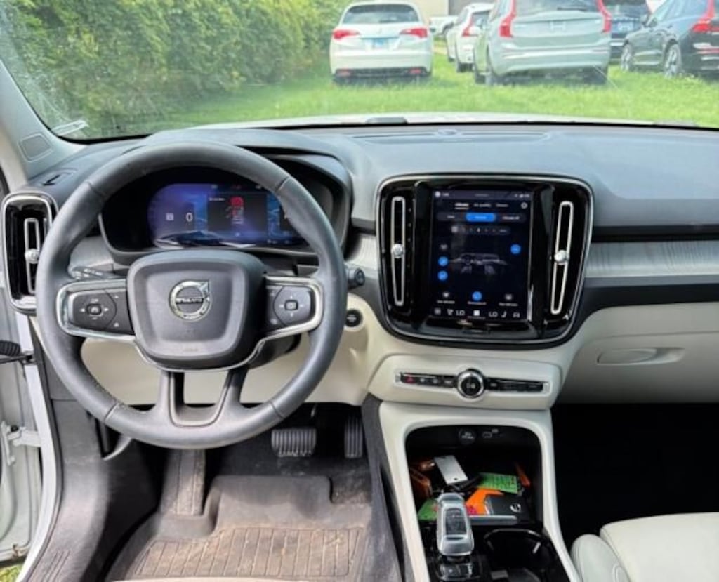 Certified 2024 Volvo XC40 B5 Plus Dark SUV