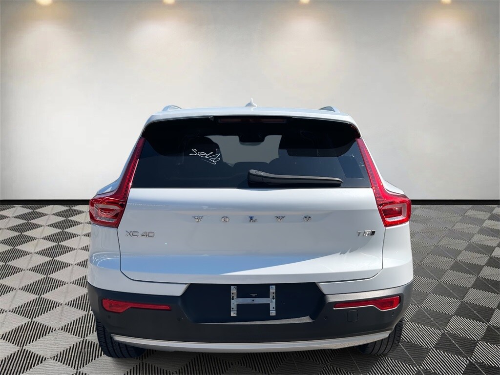 2021 Volvo XC40 T5 Momentum photo 4