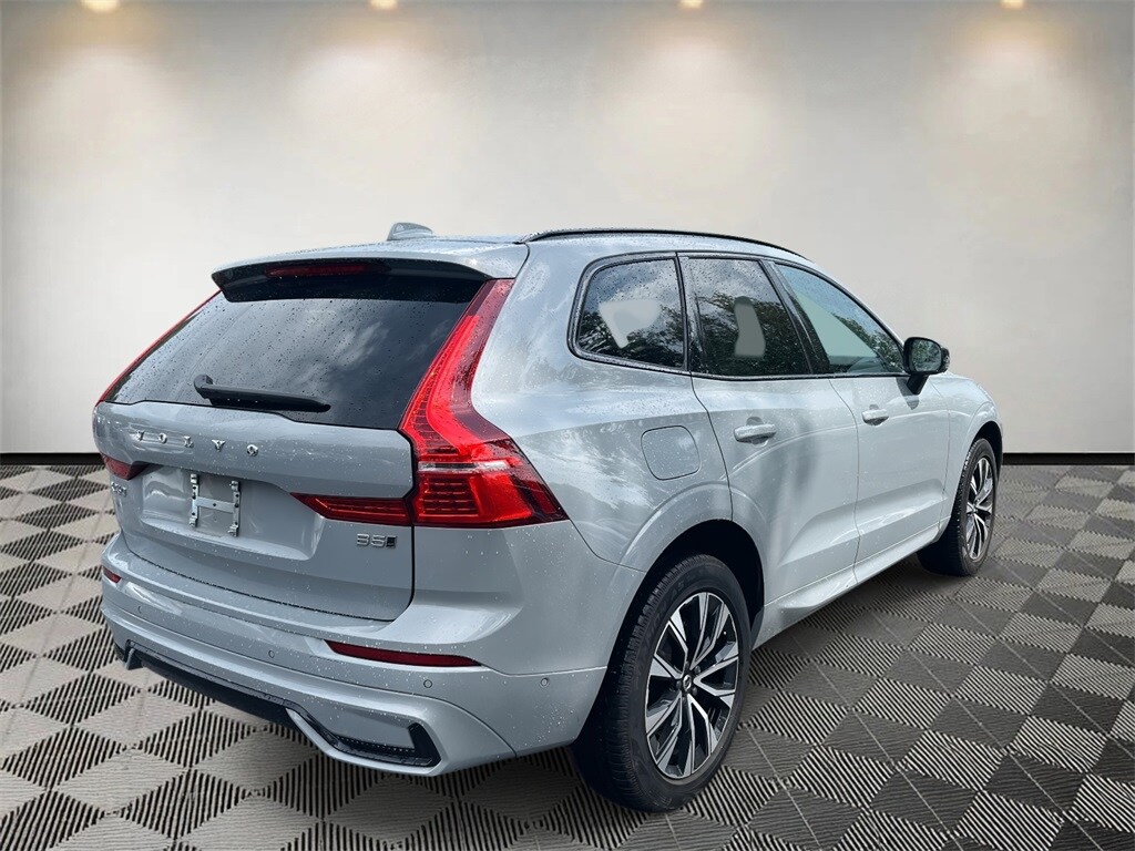2024 Volvo XC60 B5 Plus photo 2