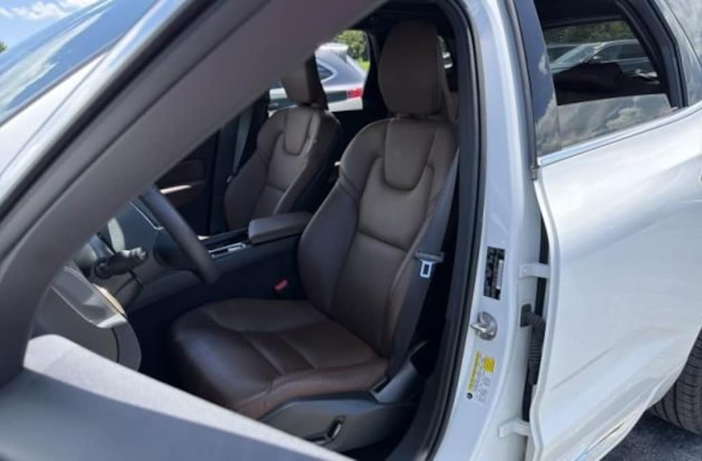 Used 2023 Volvo XC60 B5 FWD Plus Bright SUV