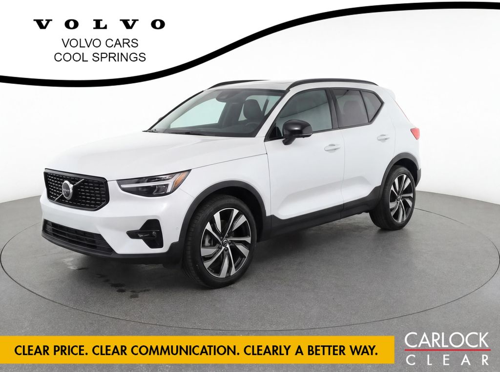 2024 Volvo XC40 B5 Plus Dark AWD's photo