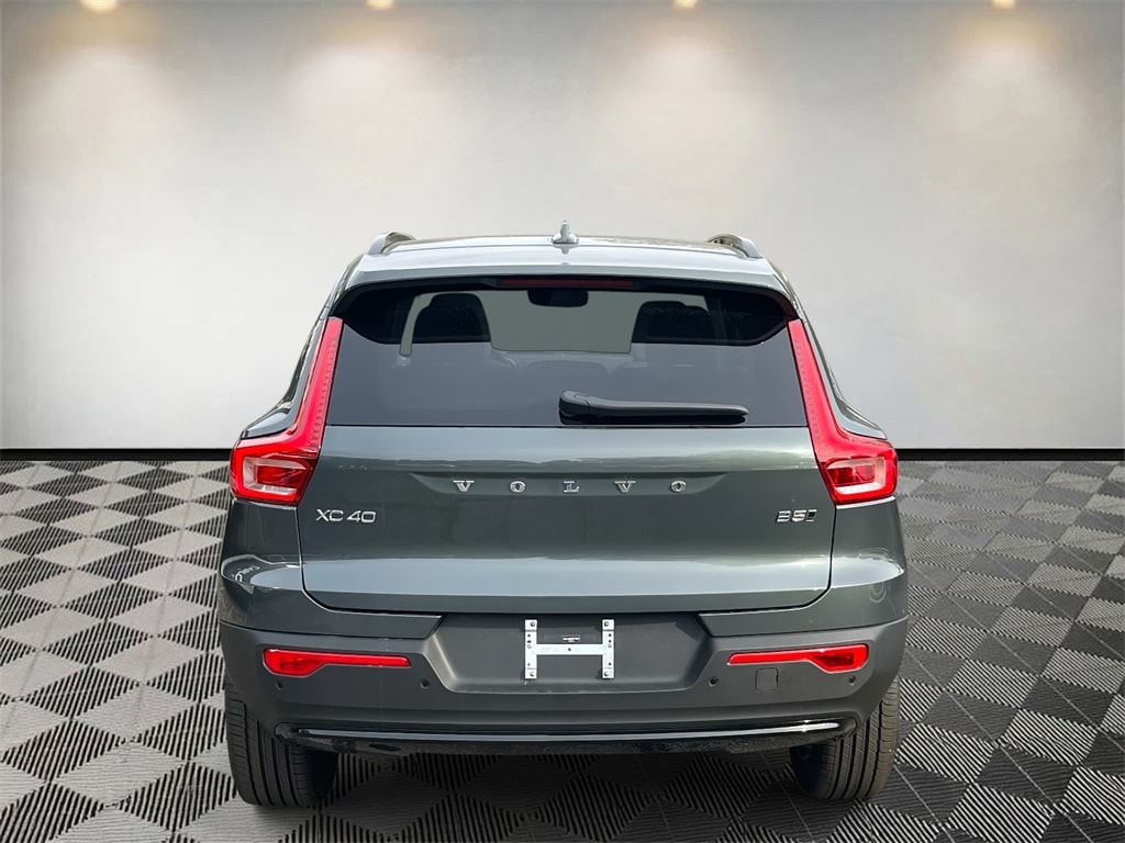 New 2026 Volvo XC40 B5 Plus SUV