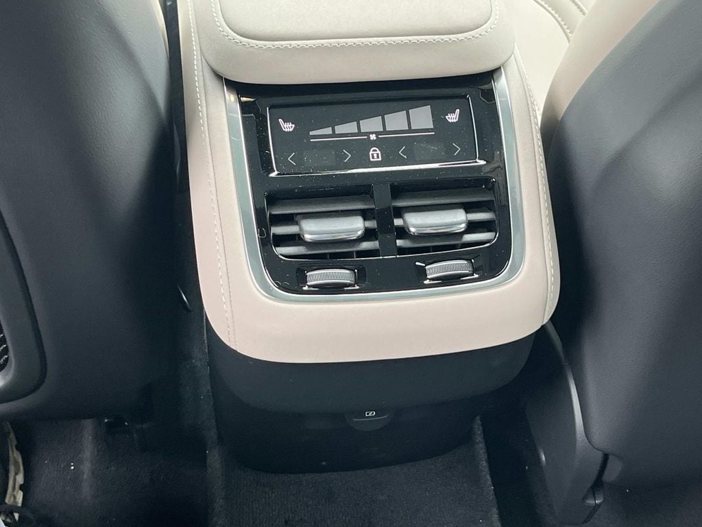 2026 Volvo XC90 Plus - Photo 16