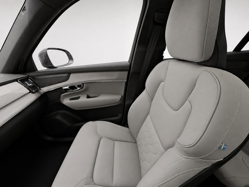 2026 Volvo XC90 Plus - Photo 14