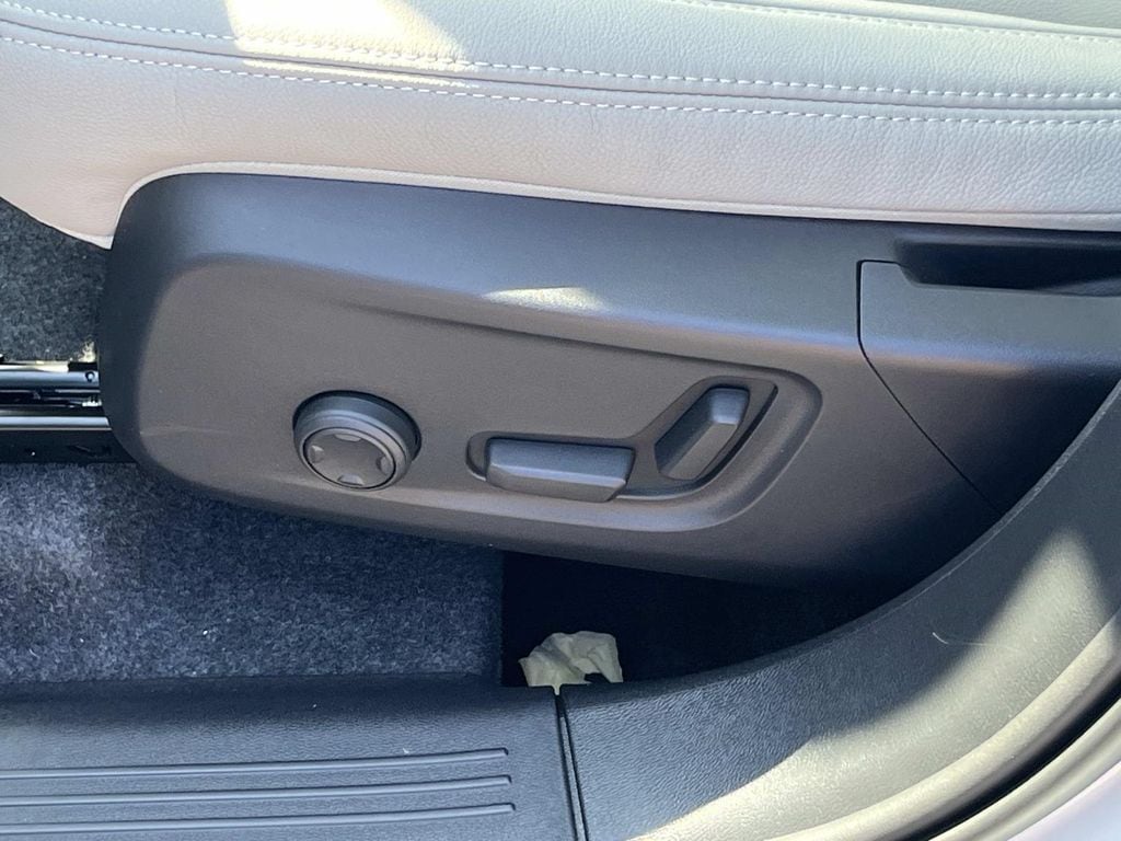 2026 Volvo XC40 Plus - Photo 21