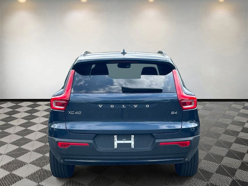 Certified 2026 Volvo XC40 B4 Core SUV