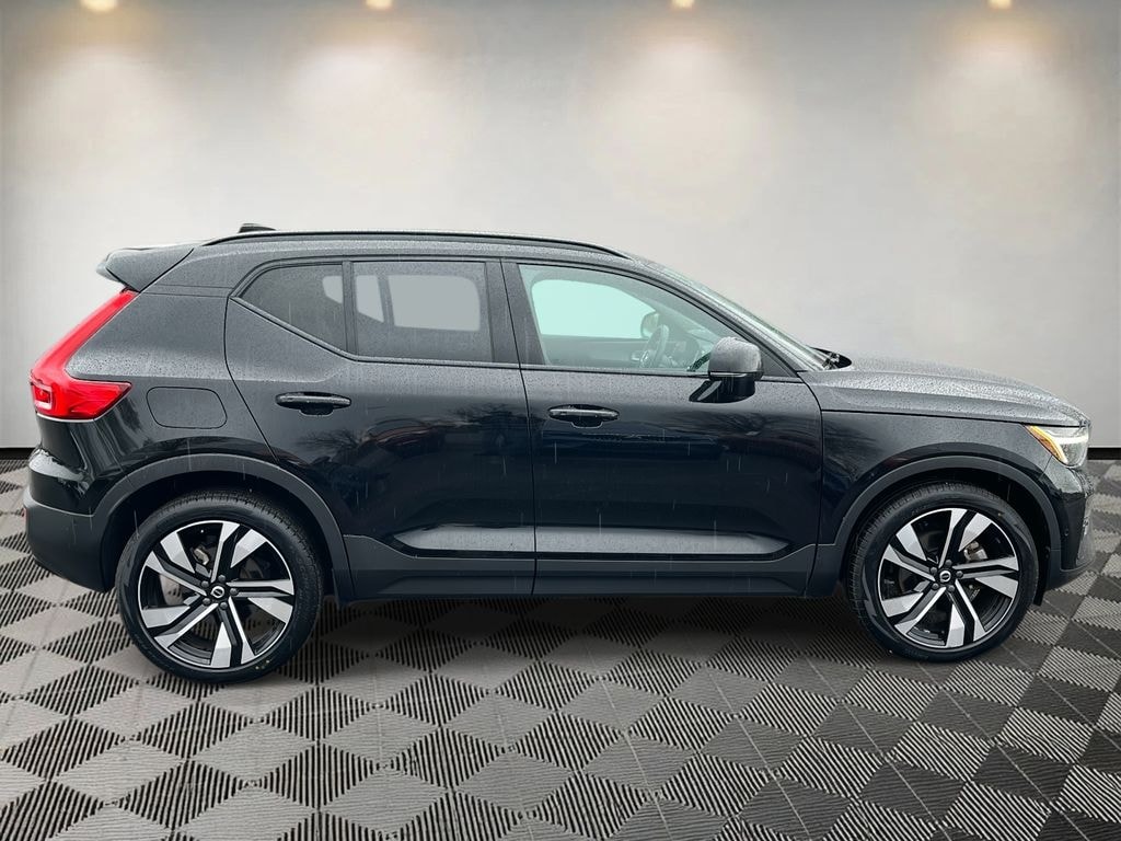 Certified 2023 Volvo XC40 B4 FWD Plus Dark SUV