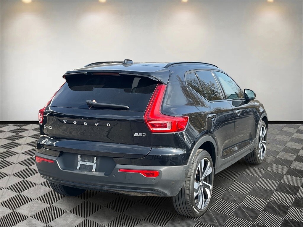 2023 Volvo XC40 AWD Plus photo 3