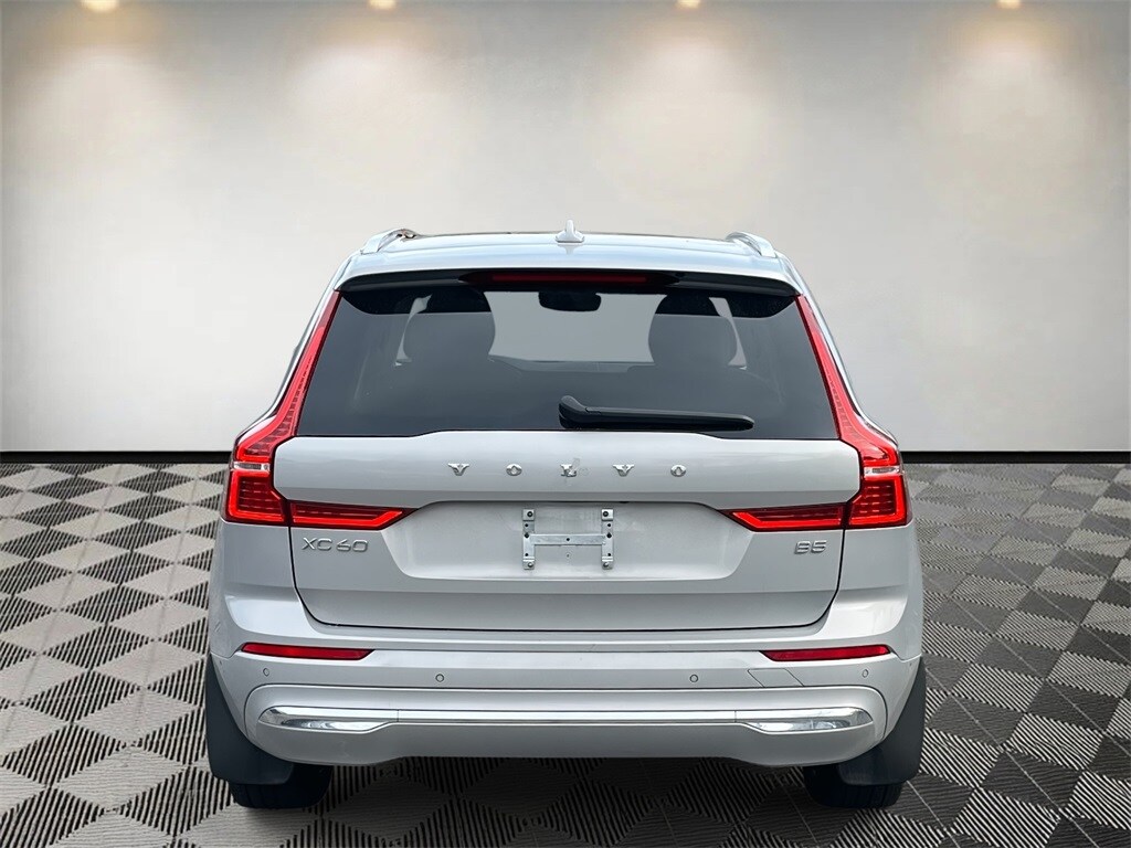 2023 Volvo XC60 B5 Ultimate photo 3
