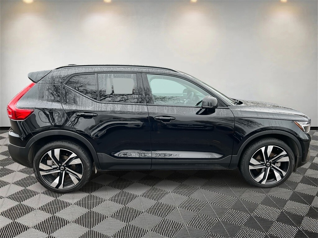 Certified 2024 Volvo XC40 B5 Plus Dark SUV