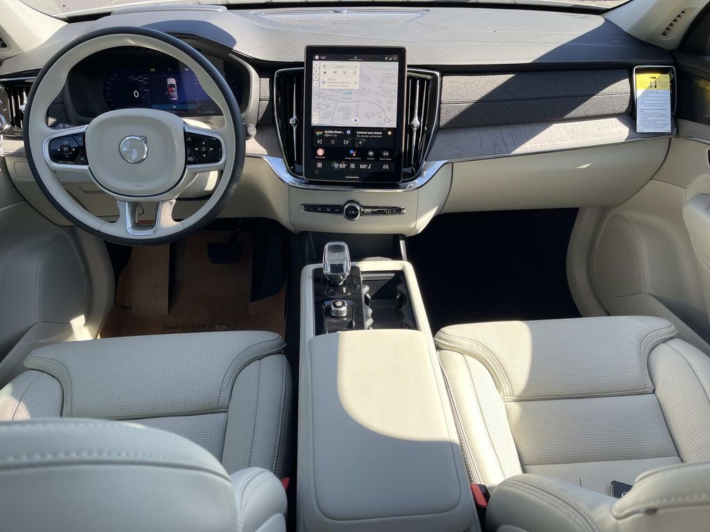 2026 Volvo XC90 Ultra - Photo 16