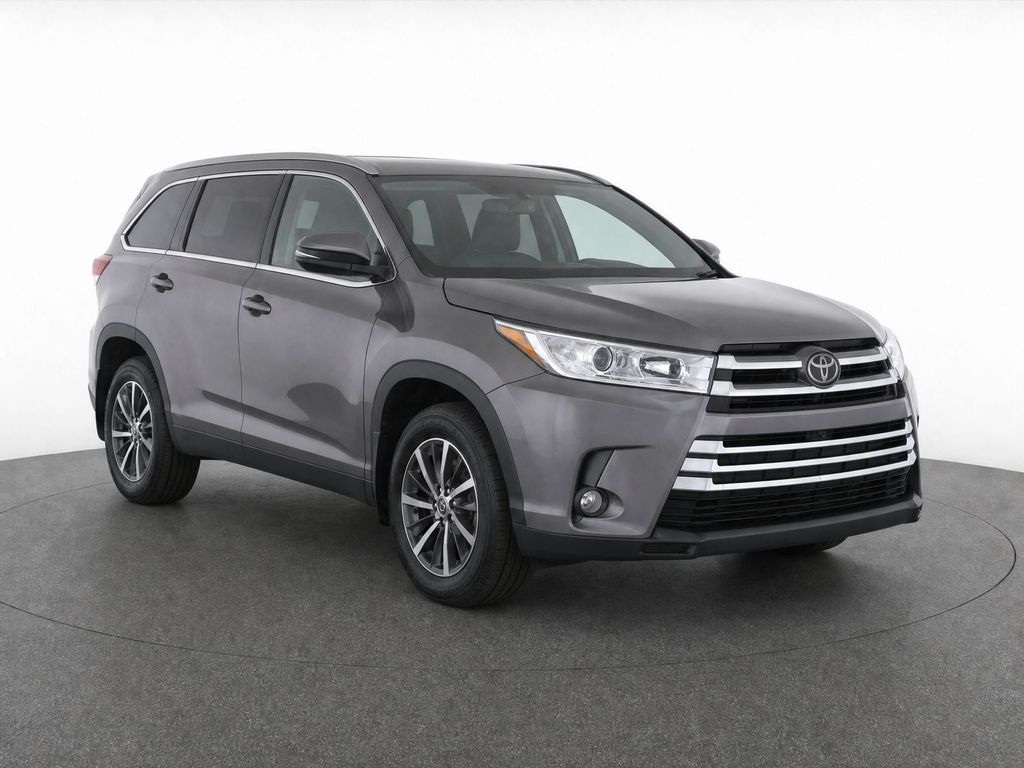 Used 2017 Toyota Highlander XLE with VIN 5TDKZRFH8HS525011 for sale in Brentwood, TN