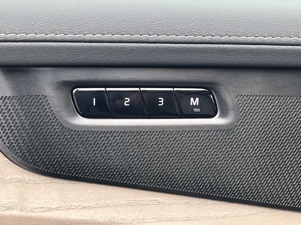 2026 Volvo XC90 Plus - Photo 24