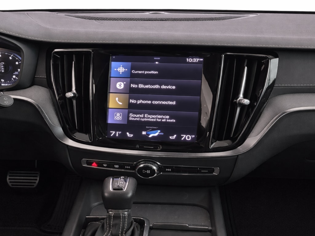 2021 Volvo V60 R-Design - Photo 17