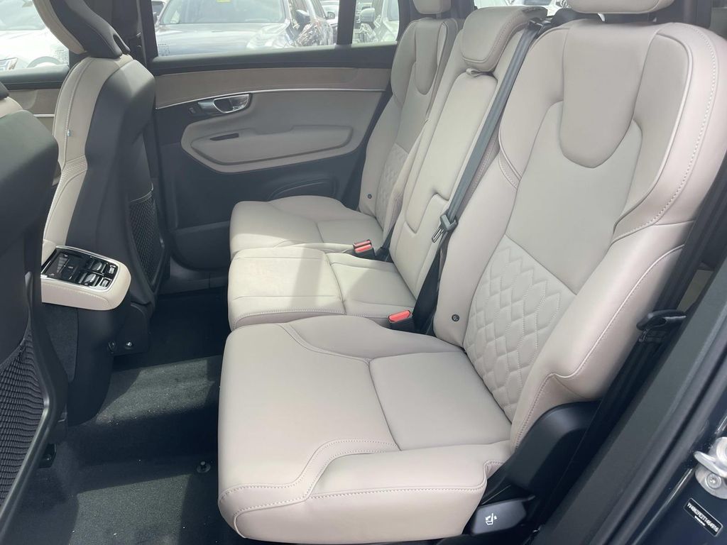 2026 Volvo XC90 Plus - Photo 17