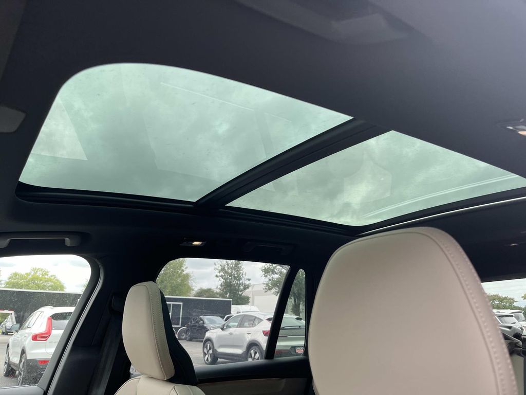 2026 Volvo XC90 Plus - Photo 21