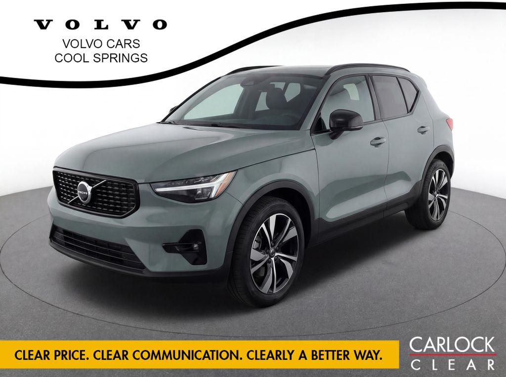 2024 Volvo XC40 B5 Plus Dark AWD's photo