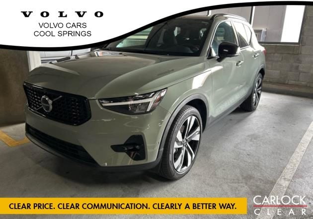 2024 Volvo XC40 B5 Plus Dark AWD's photo